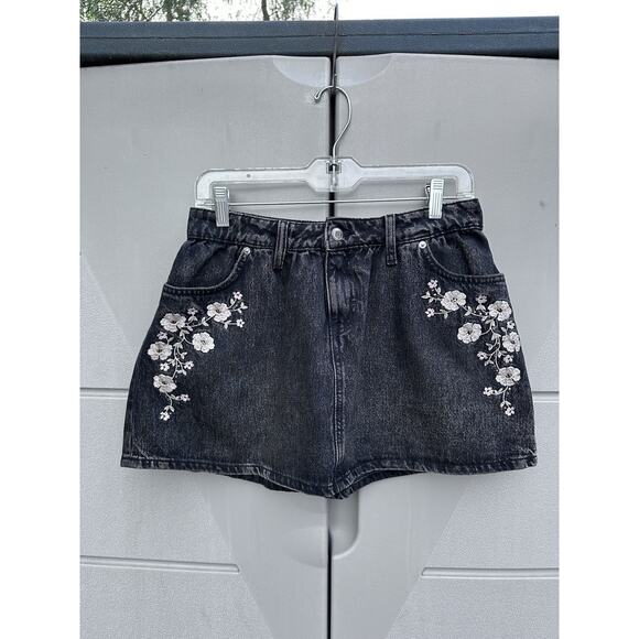 Y2K Floral Embroidered Washed Black Denim Mini Skirt Best For Sz 6 Boho Retro - Picture 2 of 9